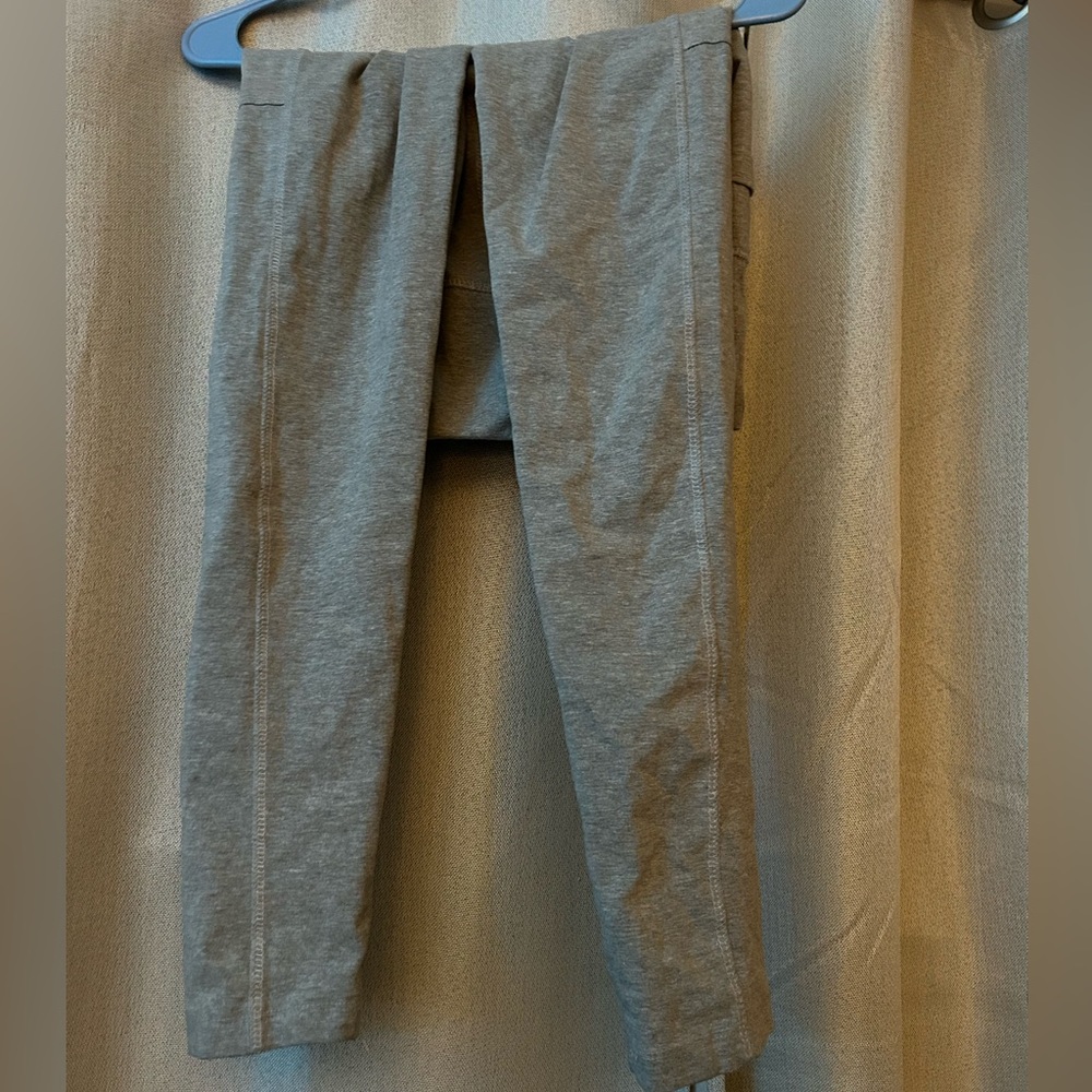 Thick grey leggings with pockets